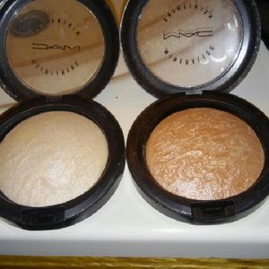 MAC Highlight powder