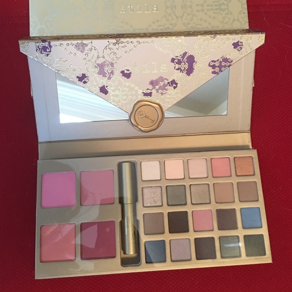 Nib Stila A Whole Lotta Love Gift Set