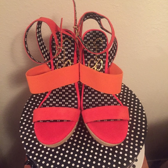 Never been worn Jessica Simpson wedges👌🏻❤️💗