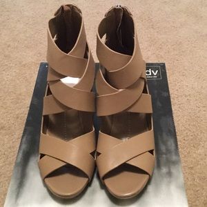 NIB DV By Dolce Vita Genuine Leather Sandals