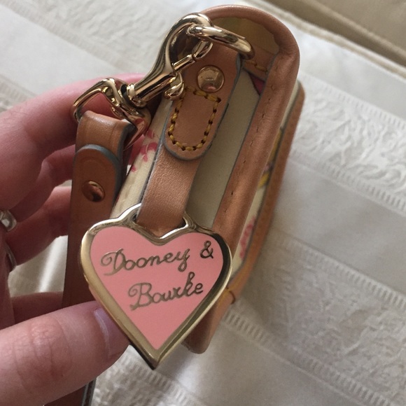 Never used Dooney & Burke Wristlet - Picture 2 of 4