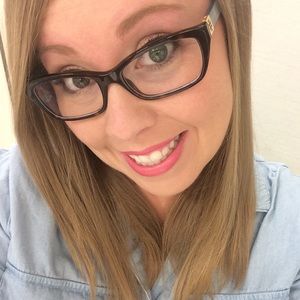 Meet your Posher, Caitlin