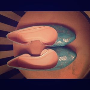 Beautiful teal and silver snakeskin flats