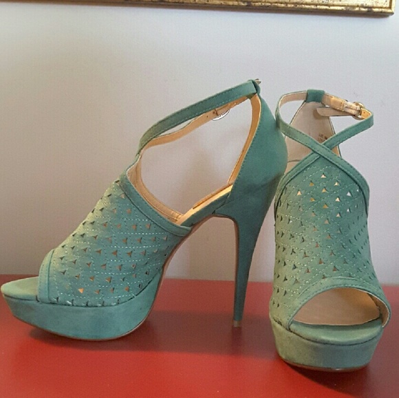 Two Lips "Invest" Sandals - Picture 3 of 4