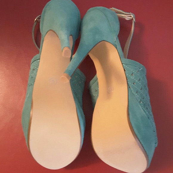 Two Lips "Invest" Sandals - Picture 4 of 4