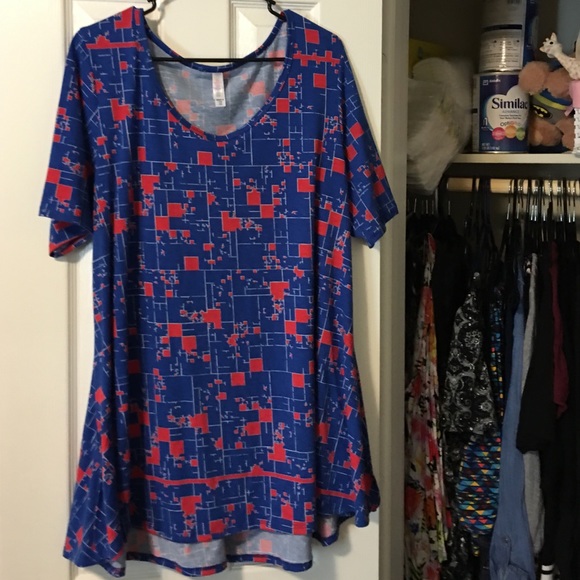 Lularoe geometric perfect tee