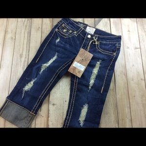 LA Idol cuffed Capri