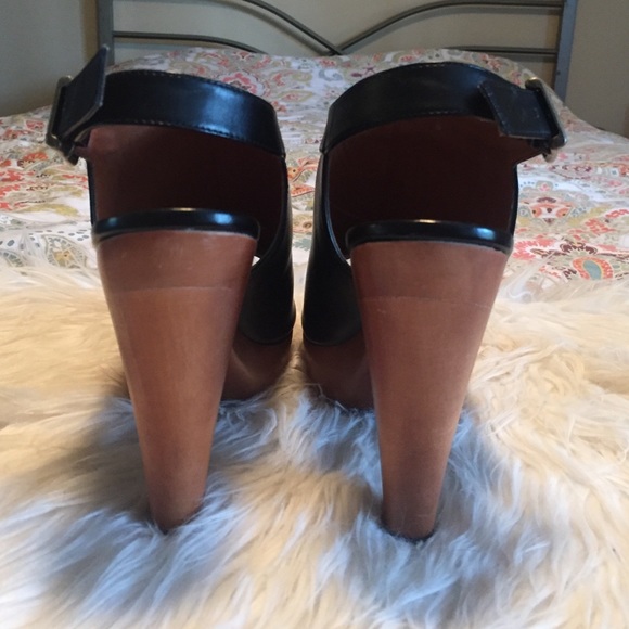 Black open toe heels with wood sole - Picture 4 of 4