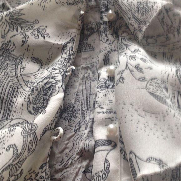 Beautiful blouse - Picture 3 of 4