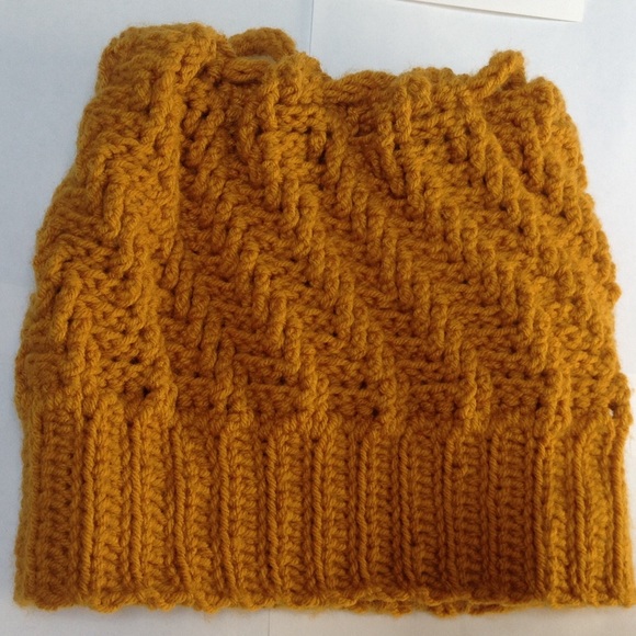 Crochet Hat / Neckwarmer - Picture 4 of 4