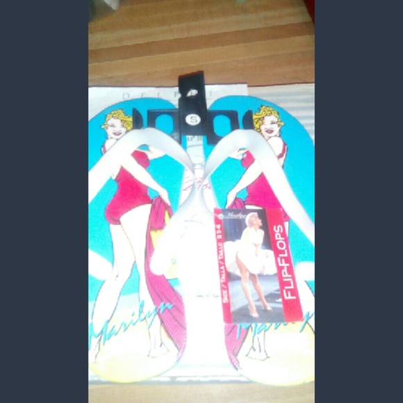 Marylin Monroe flip flops