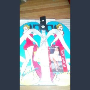 Marylin Monroe flip flops