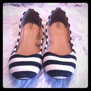 Black and ivory stripe flats