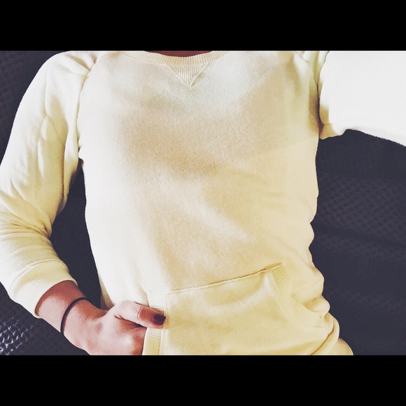 Comfy Yellow Summer Sweatshirt