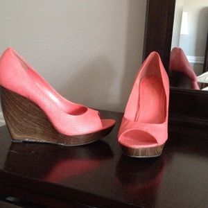 Jessica Simpson coral wooden wedges size 9