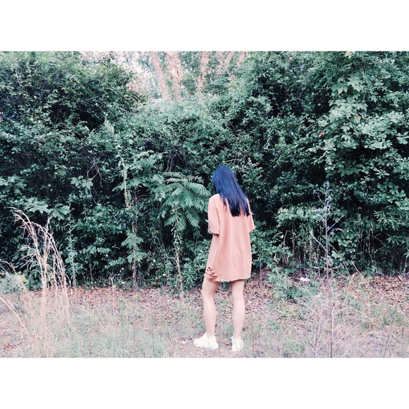 🚫Sold🚫🌞Distressed Tee - Camel - Picture 2 of 3