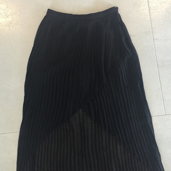 Pleated high low skirt