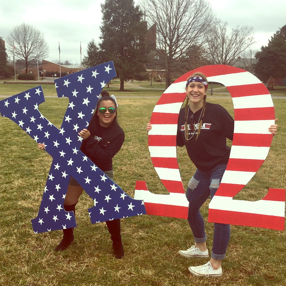 I round up my height to 5' ❤️💛