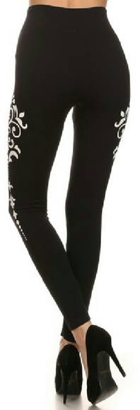 Women Leggings, Tights, & Pantyhose - Picture 3 of 4