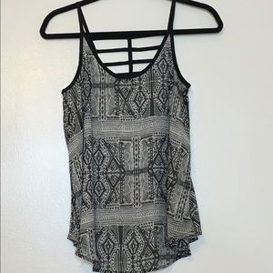 Gorgeous Aztec type tank💕