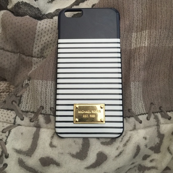 Adorable & Authentic Michael Kors Snap On Case! 😘