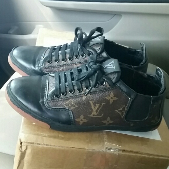 Brown tennis  shoes