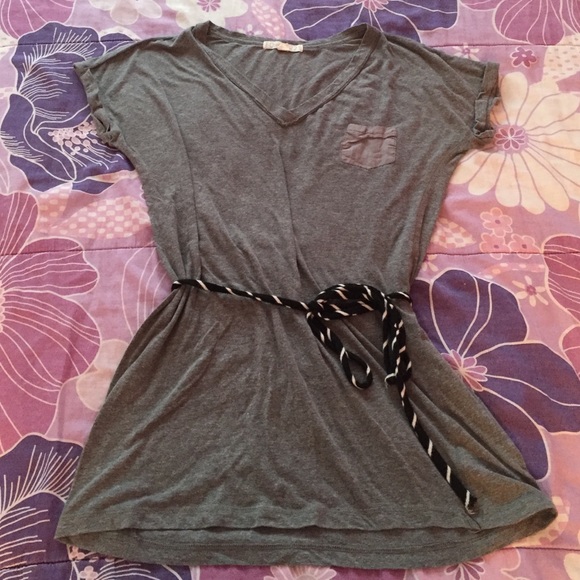 Grey shirt with black belt and pocket