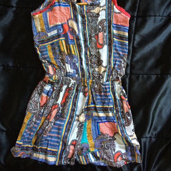 Cute romper!! - Picture 2 of 4