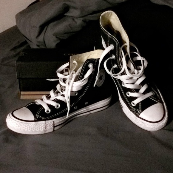 🚫Converse SOLD ON MERCARI🚫 - Picture 3 of 4