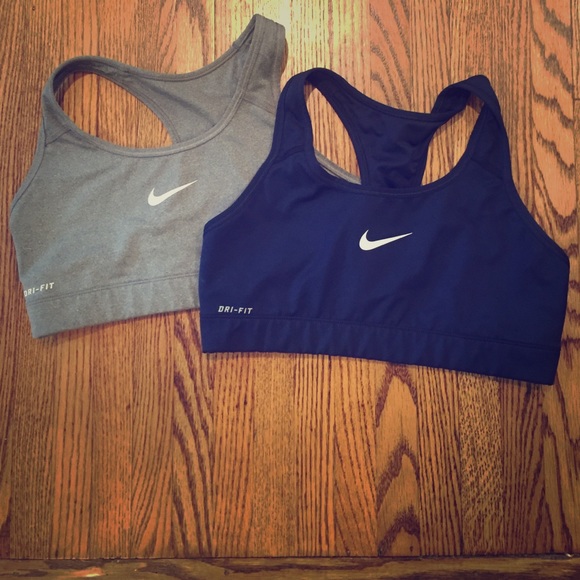 BUNDLE NIKE SPORTS BRAS!!