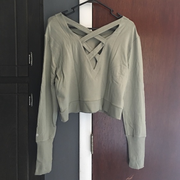 BRAND NEW WITH TAGS alo ava long sleeve top