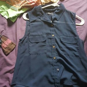 Sleeveless button-down