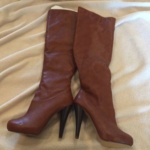 *final markdown* Brown heeled knee boots