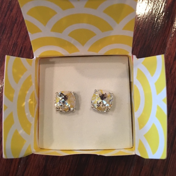 Jewelry - Origami Owl earings. New in box