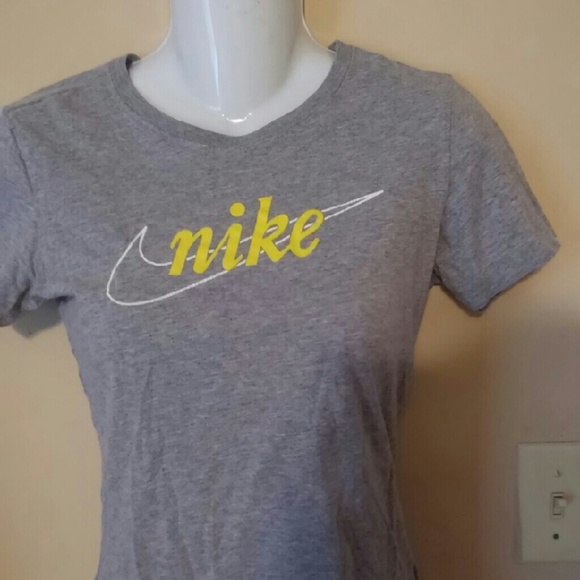 🌓 Nike Slim Fit Grey Tee Small - Picture 2 of 3