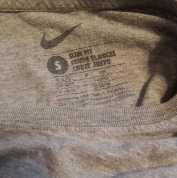 🌓 Nike Slim Fit Grey Tee Small - Picture 3 of 3