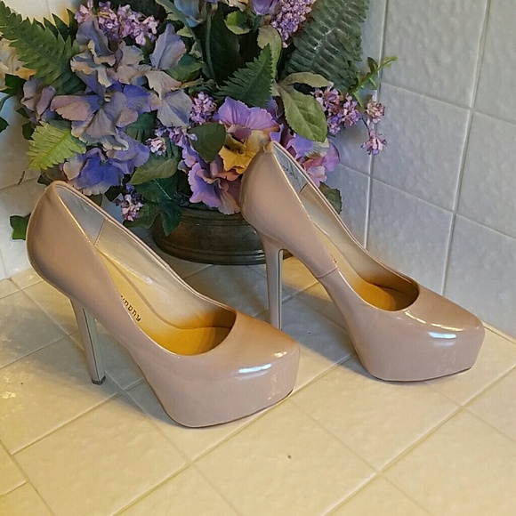 Chinese Laundry pumps - Picture 2 of 4