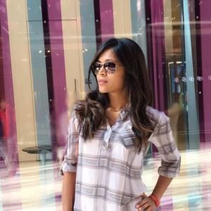 Meet your Posher, Dhara