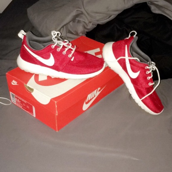🚫Nike Roshe One SOLD ON MERCARI🚫 - Picture 2 of 4