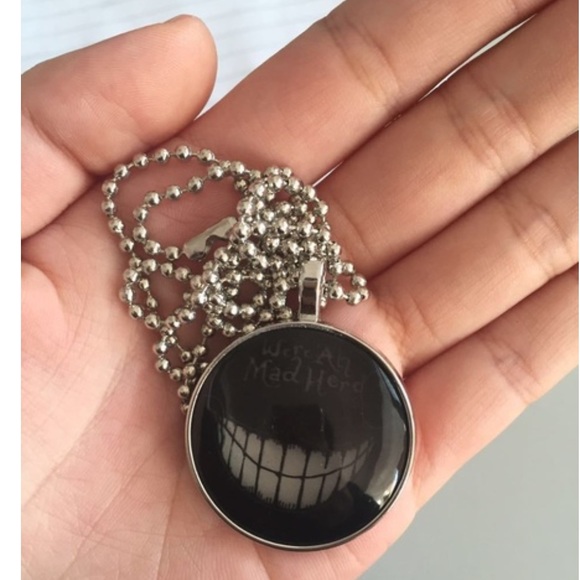 We're all mad here glow necklace - Picture 4 of 4