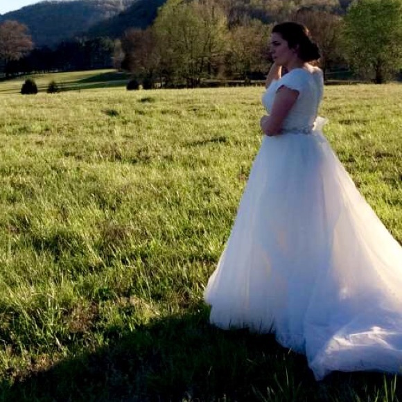 Allure Modest Wedding Dress 💍👰🏽 *SALE* - Picture 4 of 8