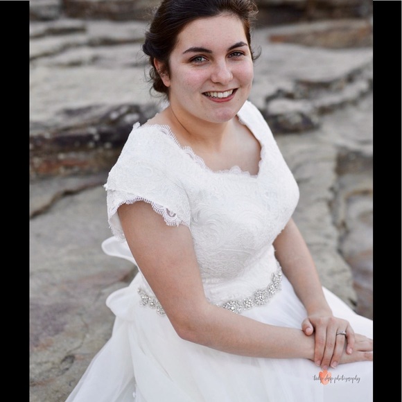 Allure Modest Wedding Dress 💍👰🏽 *SALE* - Picture 8 of 8