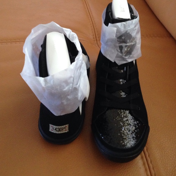 UGG JI heart HI top glitter