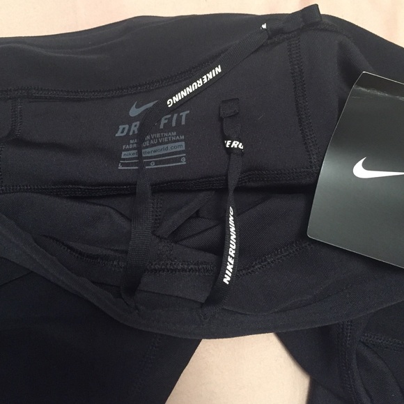 Nike - Picture 3 of 4