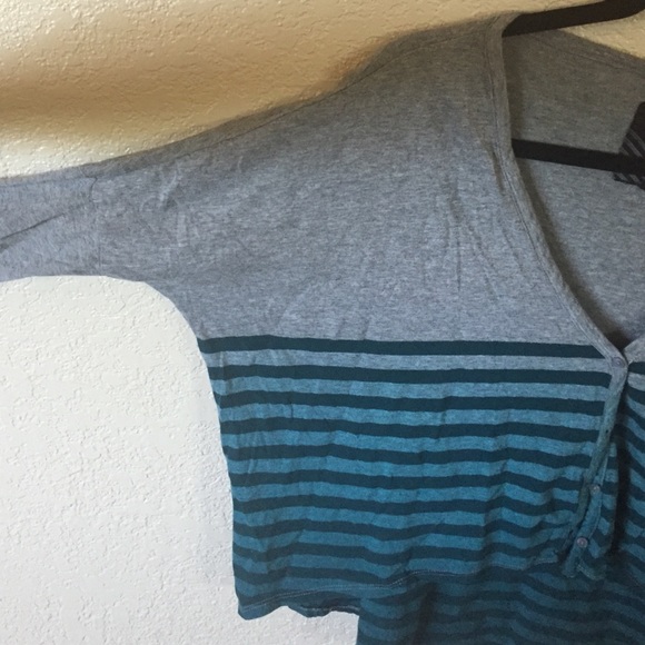 vans. high low button up. size small. - Picture 2 of 3