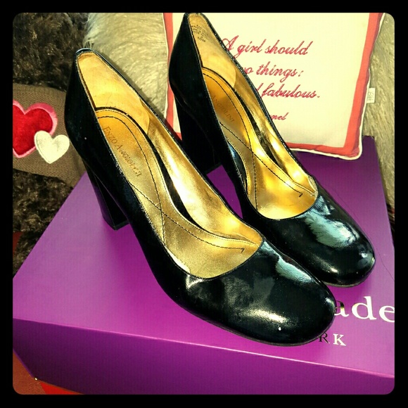Black high heel chic pumps, patent leather