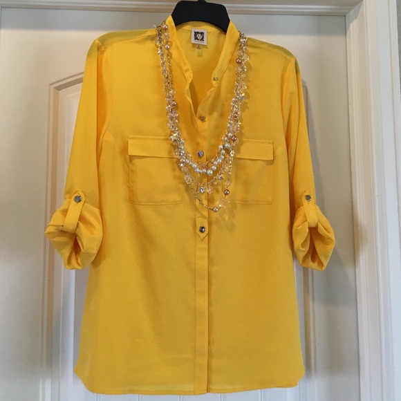Classic Anne Klein blouse in stunning yellow/gold