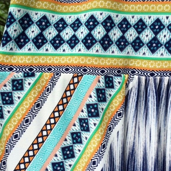 SOLD Chic patterned maxi dress - Picture 3 of 4