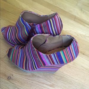 PacSun Black Poppy Wedge