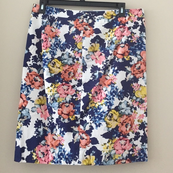 Floral pencil skirt - Picture 2 of 4